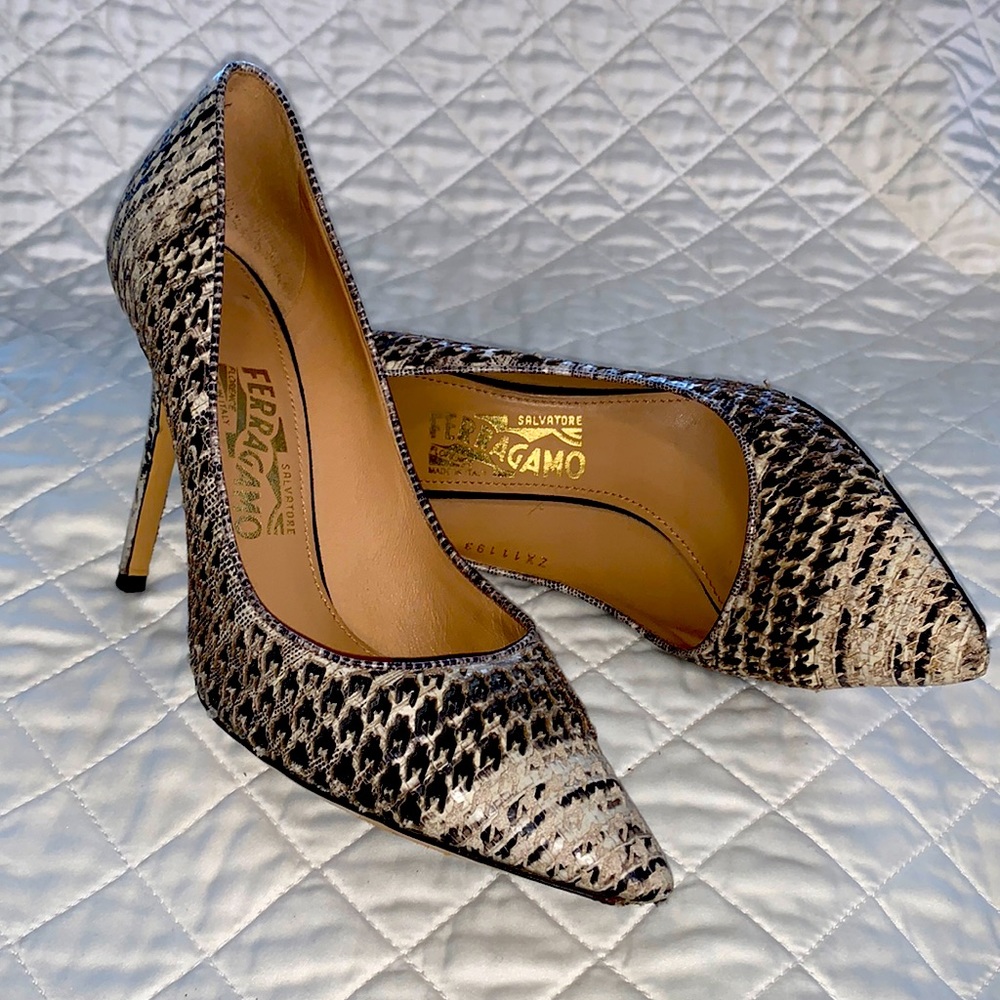 Salvtore Ferragamo Genuine Leather Pump